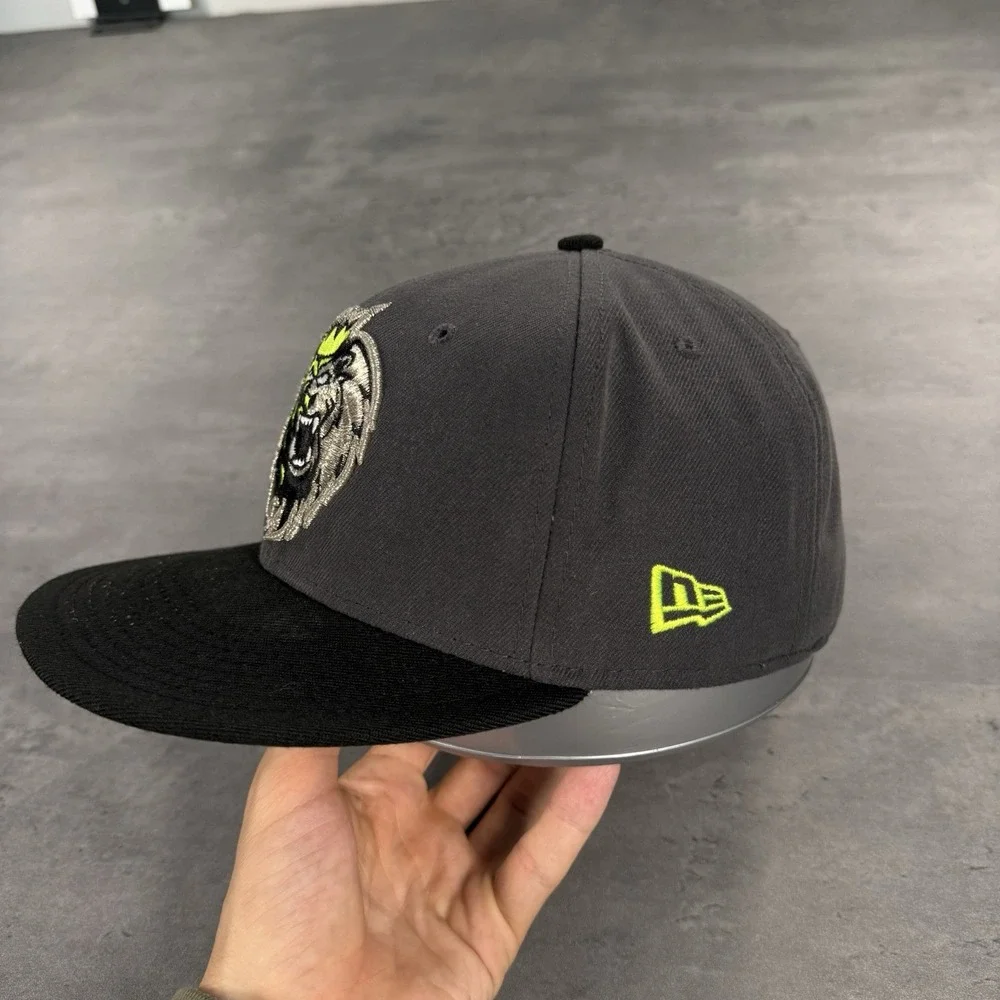 Vintage Manchester Monarchs Hat New Era Cap 7 1/4 Silver Gray Neon Wool AHL ECHL